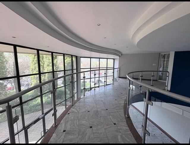 1,880M² OFFICE TO LET IN VORNA VALLEY